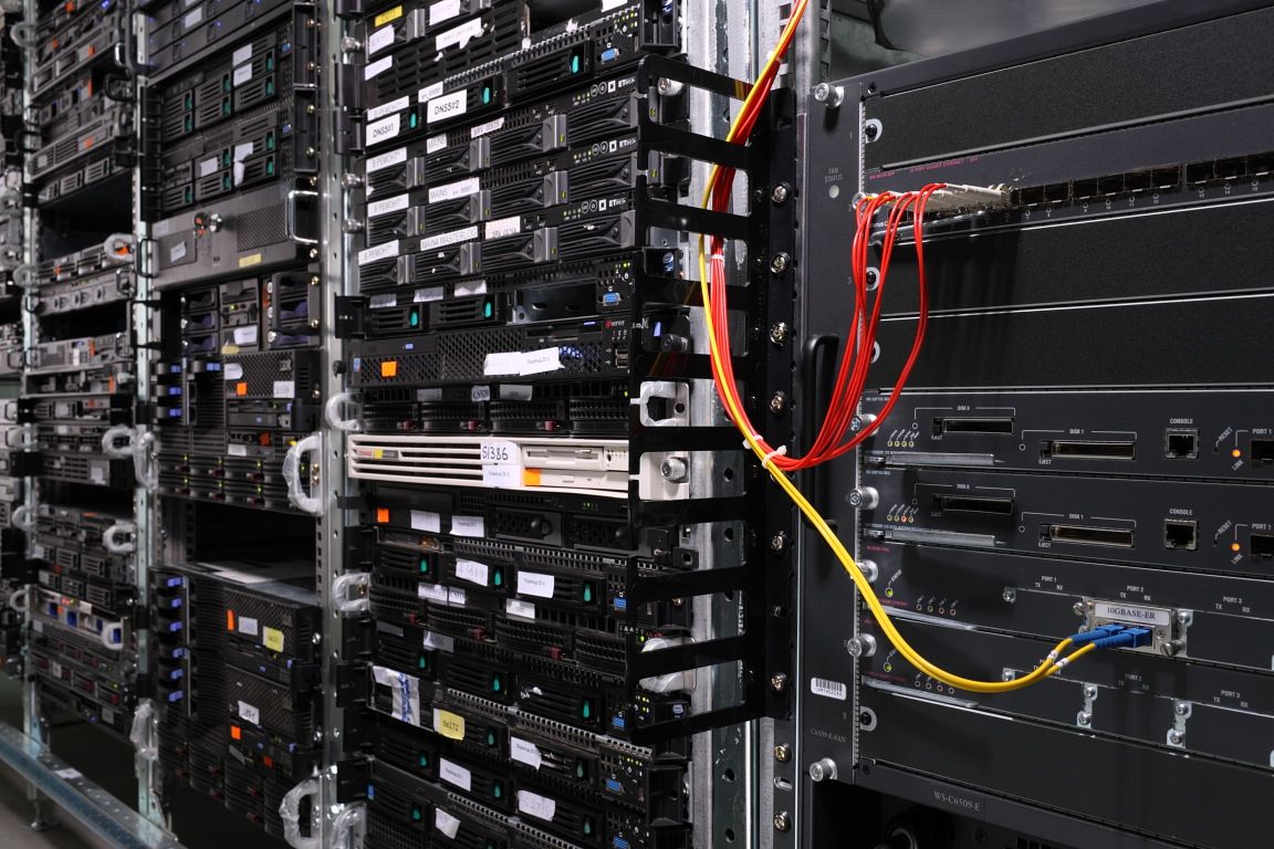 EMV Industrie PC Lösungen: Zuverlässigkeit & Sicherheit